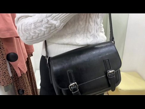 ❤️ Offentlig onani av ungtispe FeralBerry med en dildo i prøverommet ❤️❌ Russisk porno ved no.fashiontee.top ❤